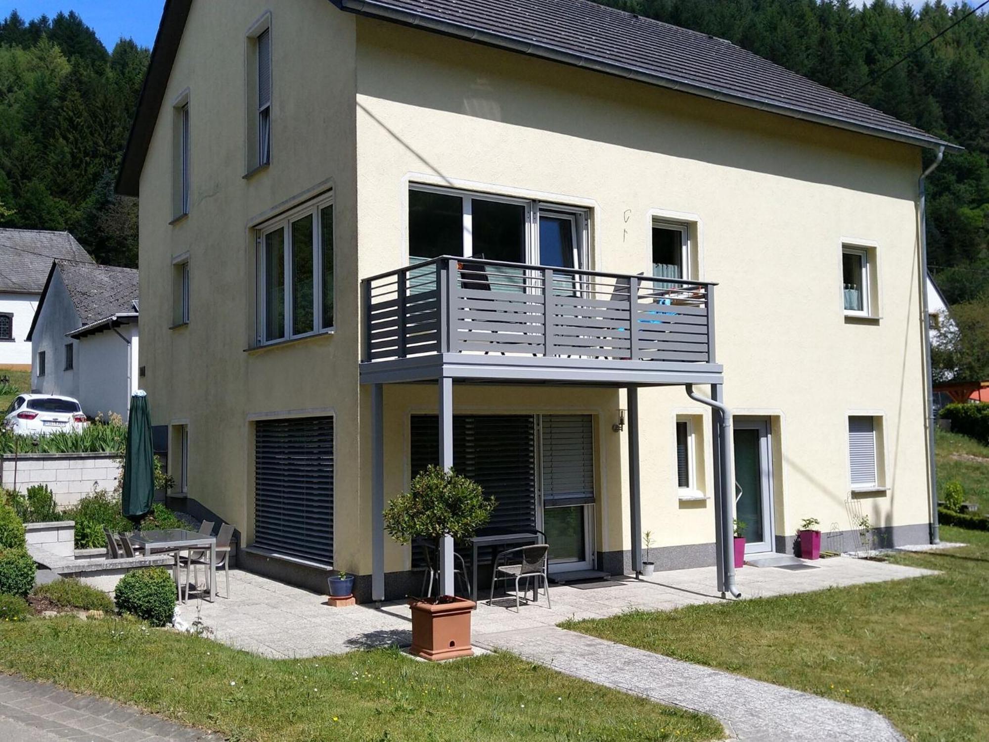 Apartment With Terrace And View Merschbach Eksteriør billede