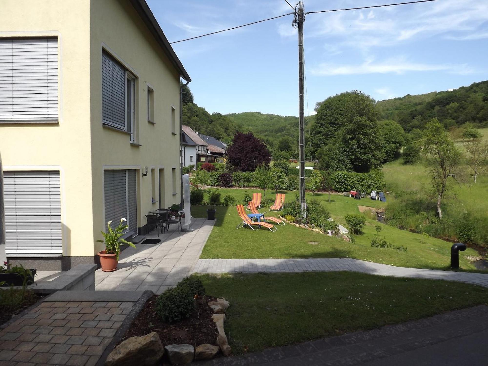 Apartment With Terrace And View Merschbach Eksteriør billede